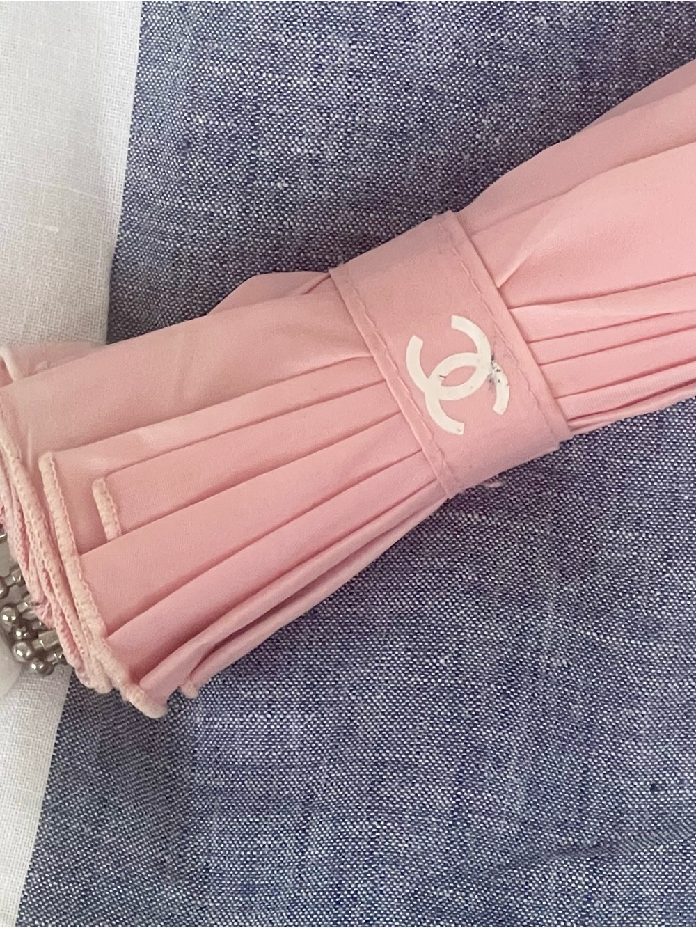 CHANEL Pink Logo Petite Umbrella - Picture 2 of 8